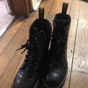 New DocMarten platform patent leather boots size 7
